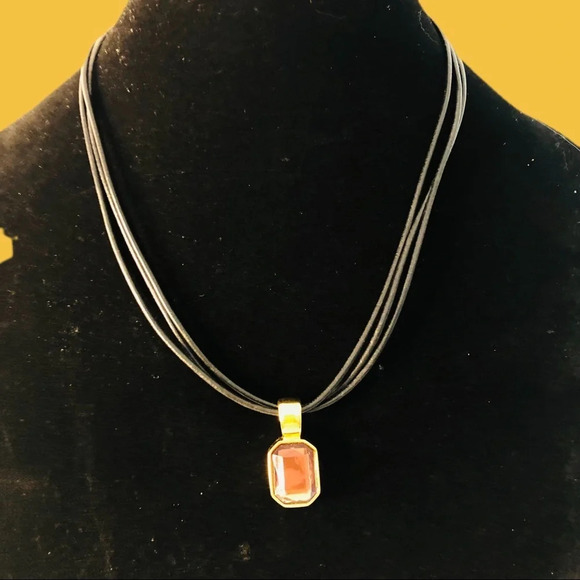 Joan Rivers necklace and ring. Gold color leather. - Picture 7 of 8